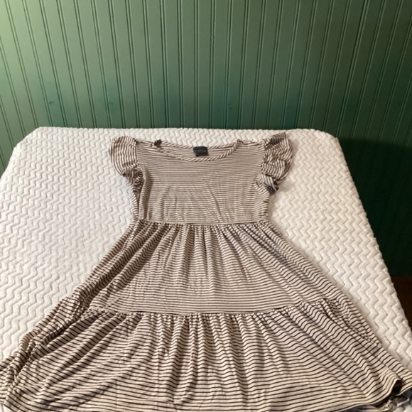 Olivia Rae bundle of 2 ruffle dresses women’s size medium - Picture 2 of 7